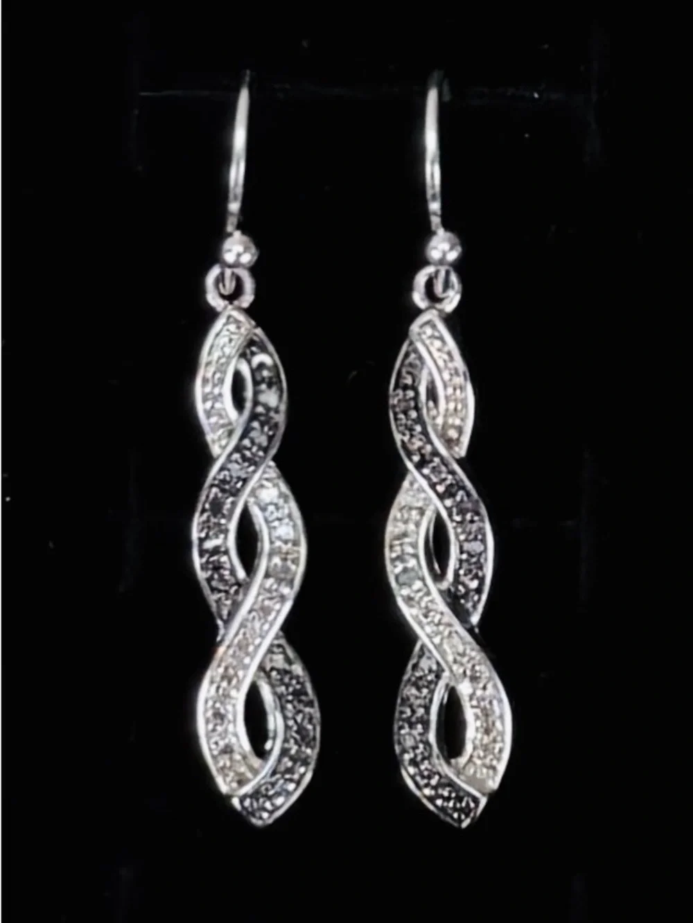 Pretty Silvertone clear and black bling pierced earrings